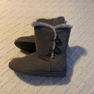 Warm and cozy women’s boots SZ 8